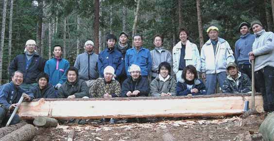 Amemiya San (far left) and Hannes (far right) with a team of Japanese carpenters on site November 2008